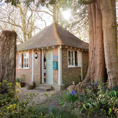 Old Mill Lodge By Huluki Sussex Stays Hurstpierpoint Dış mekan fotoğraf