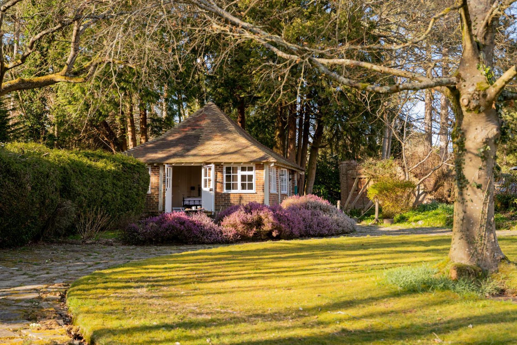 Old Mill Lodge By Huluki Sussex Stays Hurstpierpoint Dış mekan fotoğraf