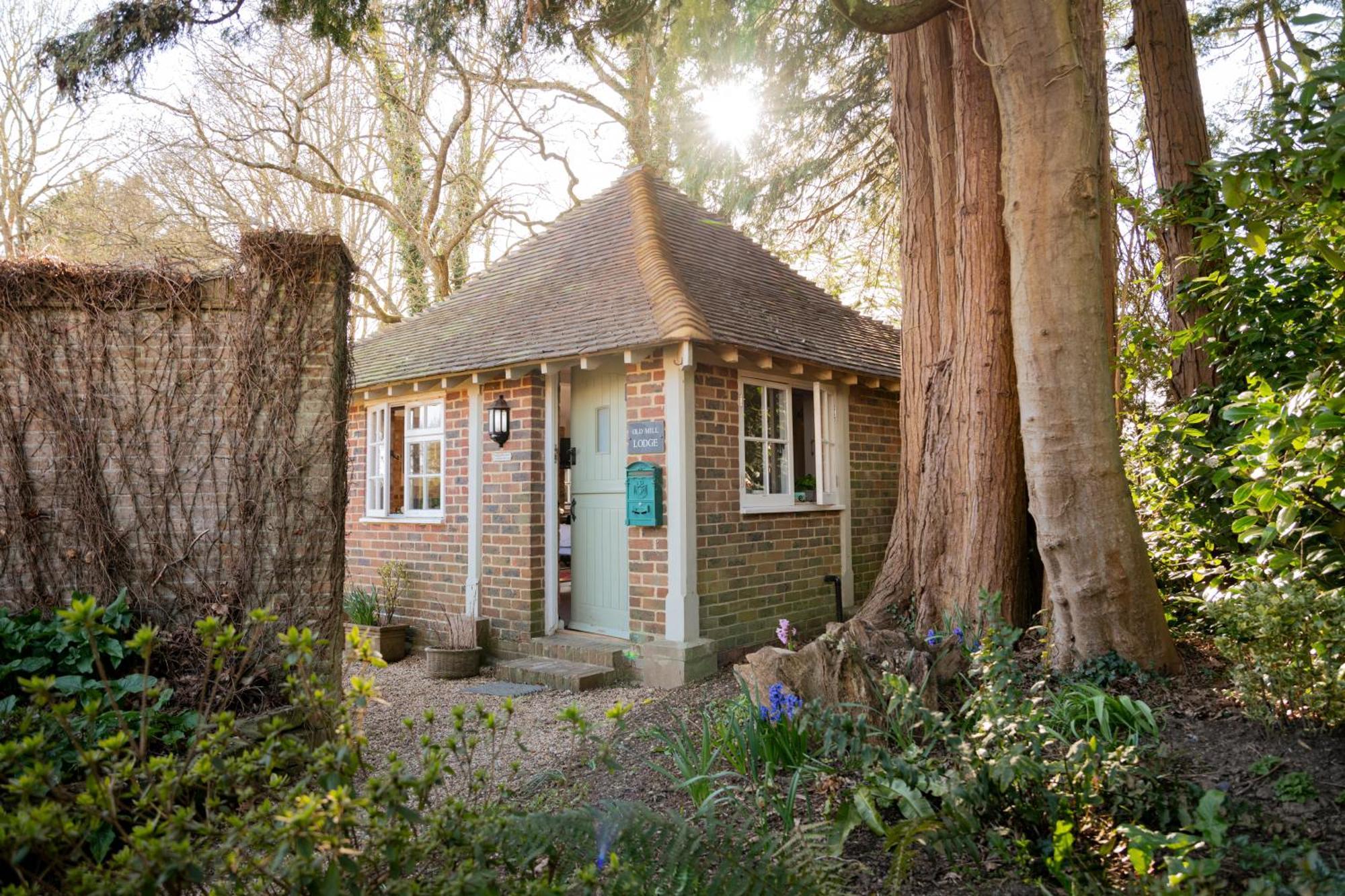 Old Mill Lodge By Huluki Sussex Stays Hurstpierpoint Dış mekan fotoğraf