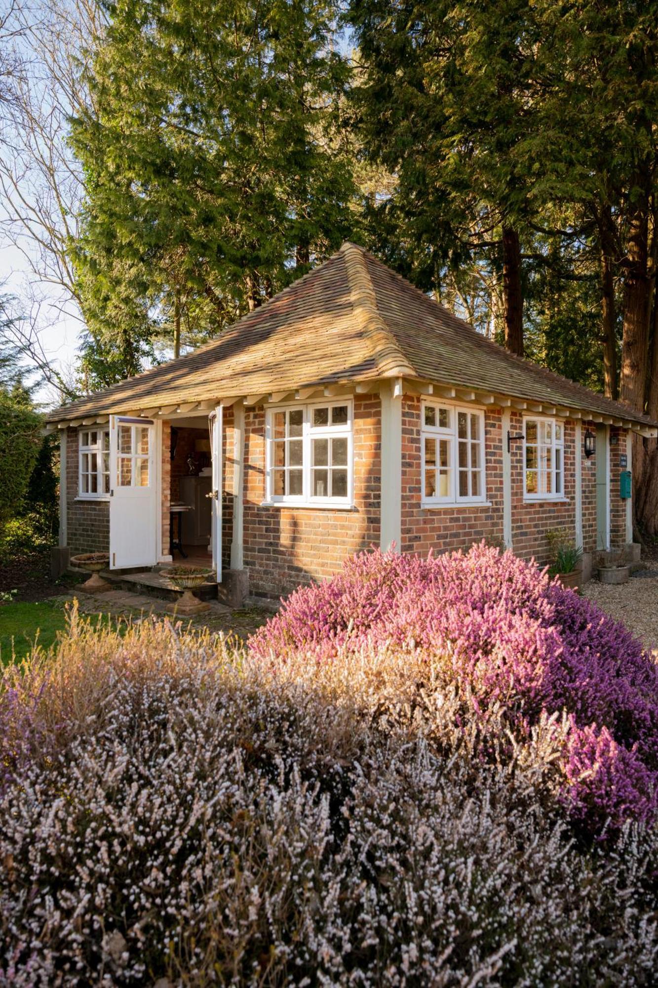 Old Mill Lodge By Huluki Sussex Stays Hurstpierpoint Dış mekan fotoğraf