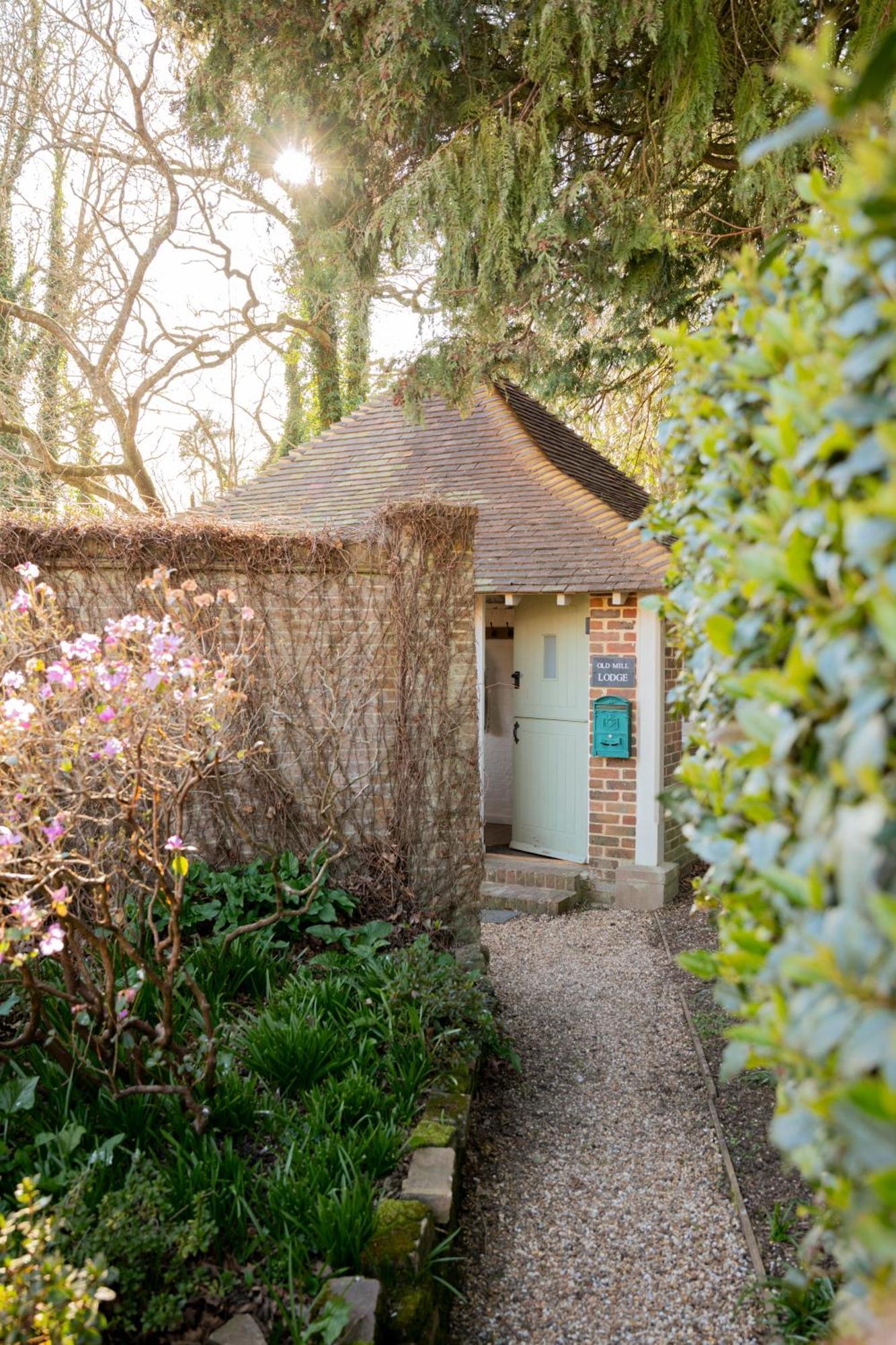 Old Mill Lodge By Huluki Sussex Stays Hurstpierpoint Dış mekan fotoğraf