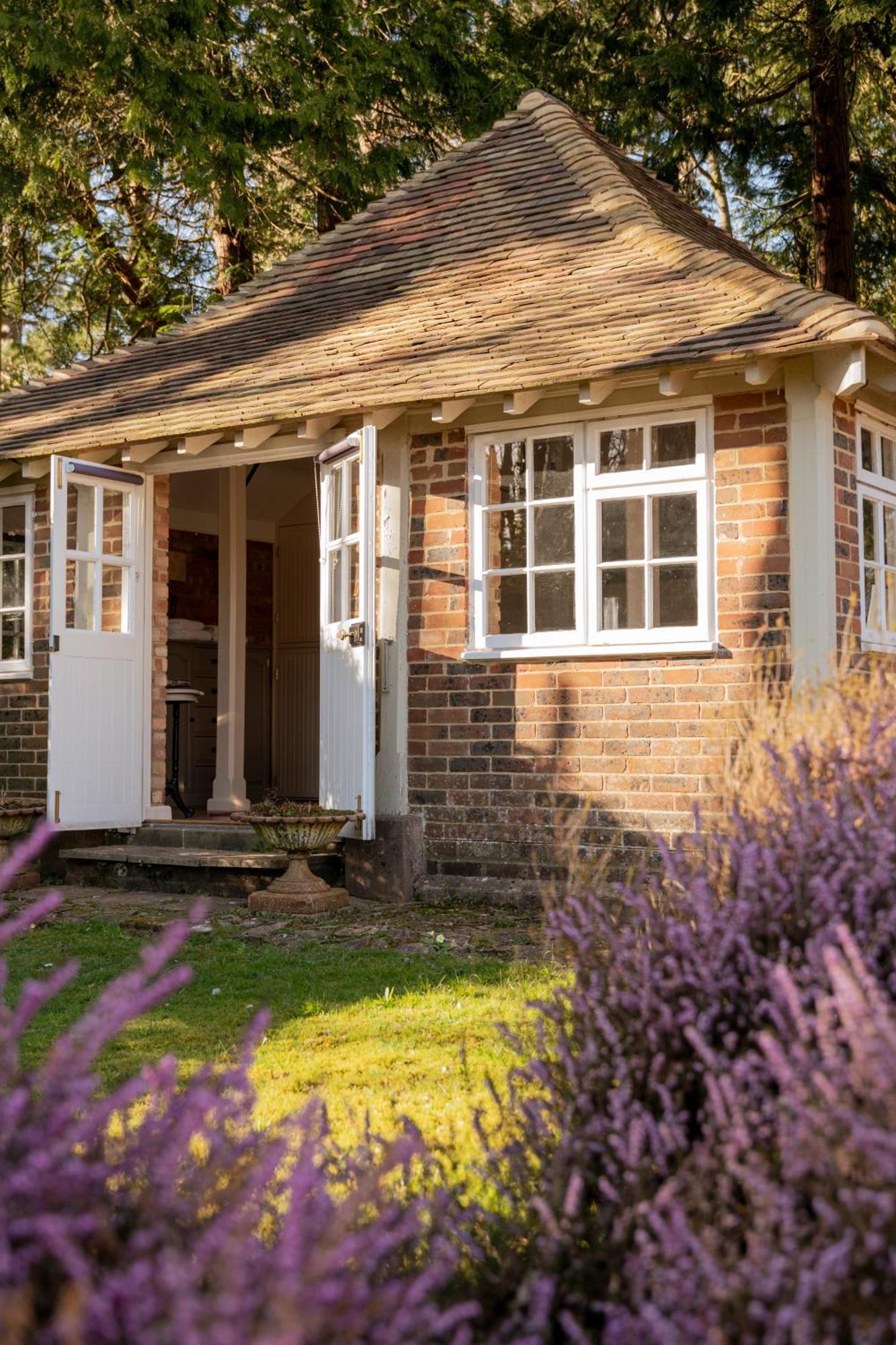 Old Mill Lodge By Huluki Sussex Stays Hurstpierpoint Dış mekan fotoğraf