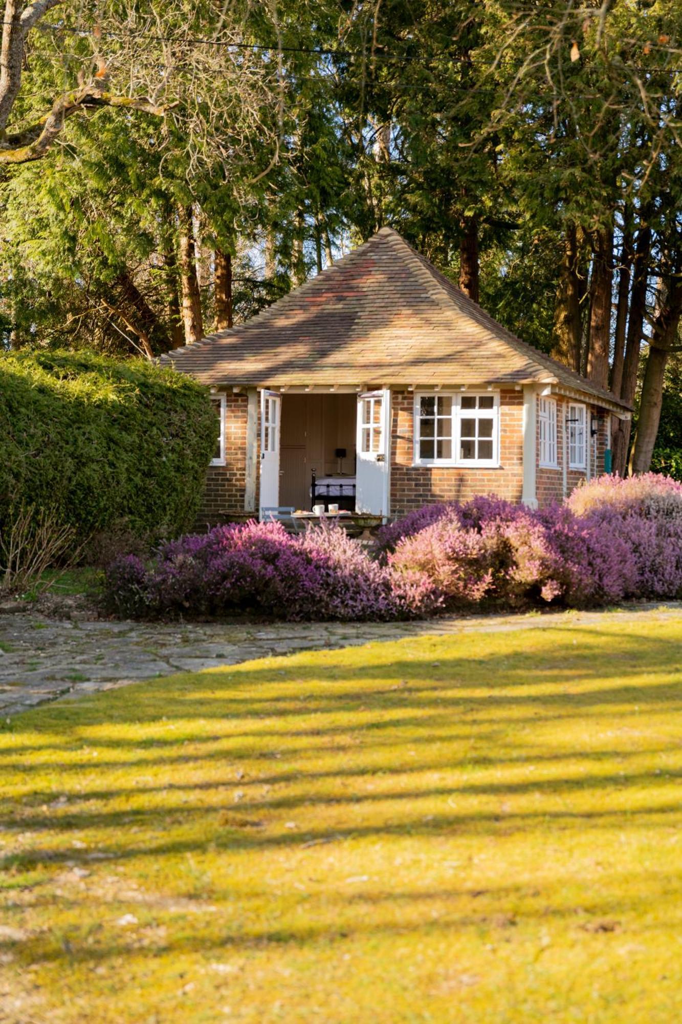 Old Mill Lodge By Huluki Sussex Stays Hurstpierpoint Dış mekan fotoğraf