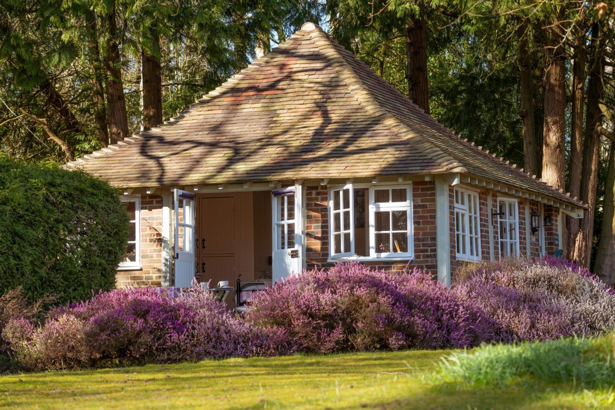 Old Mill Lodge By Huluki Sussex Stays Hurstpierpoint Dış mekan fotoğraf