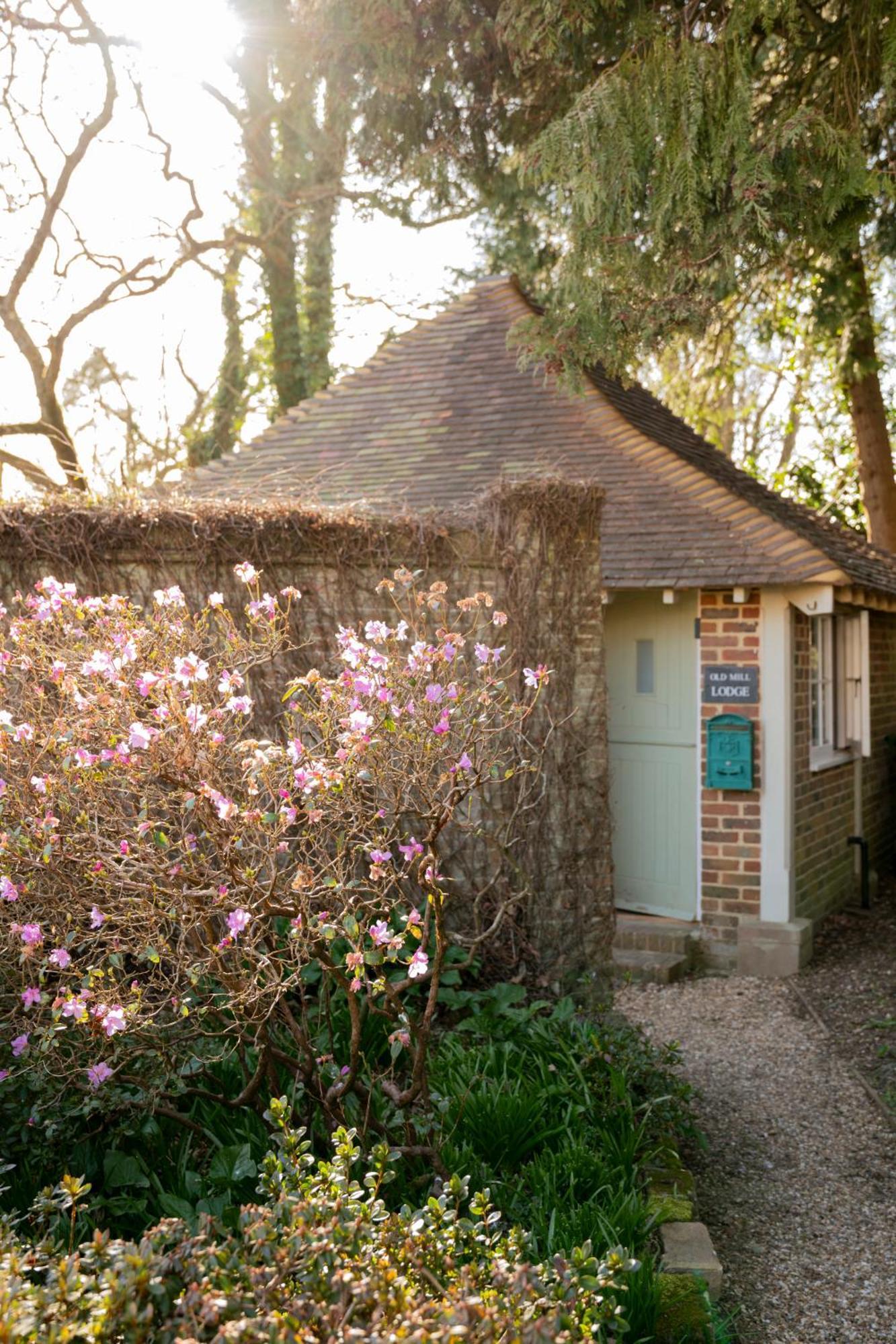 Old Mill Lodge By Huluki Sussex Stays Hurstpierpoint Dış mekan fotoğraf