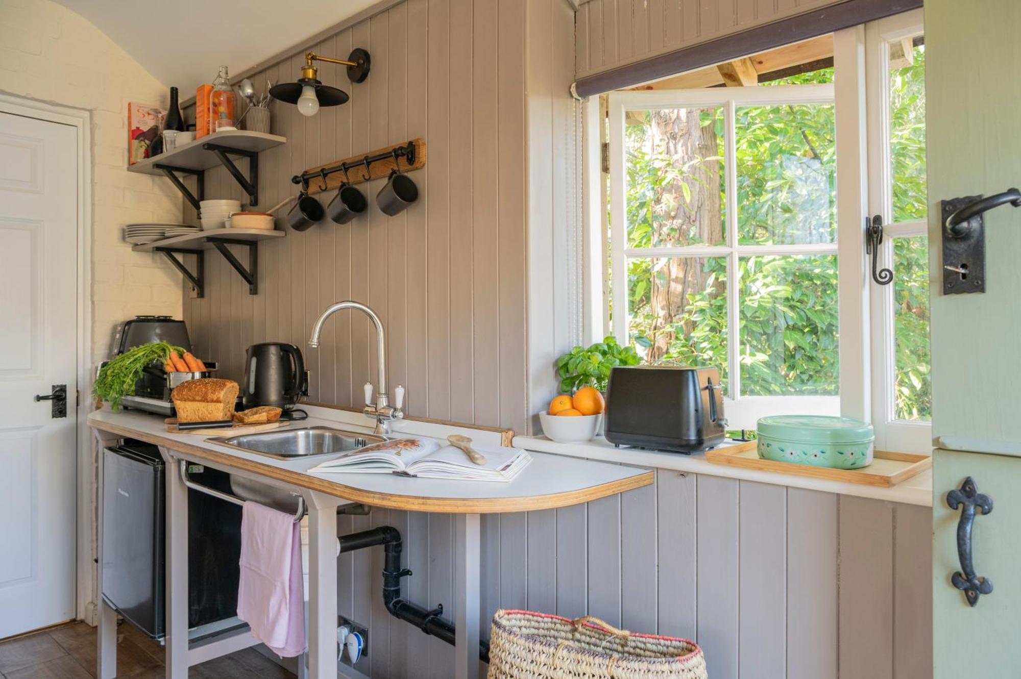 Old Mill Lodge By Huluki Sussex Stays Hurstpierpoint Dış mekan fotoğraf