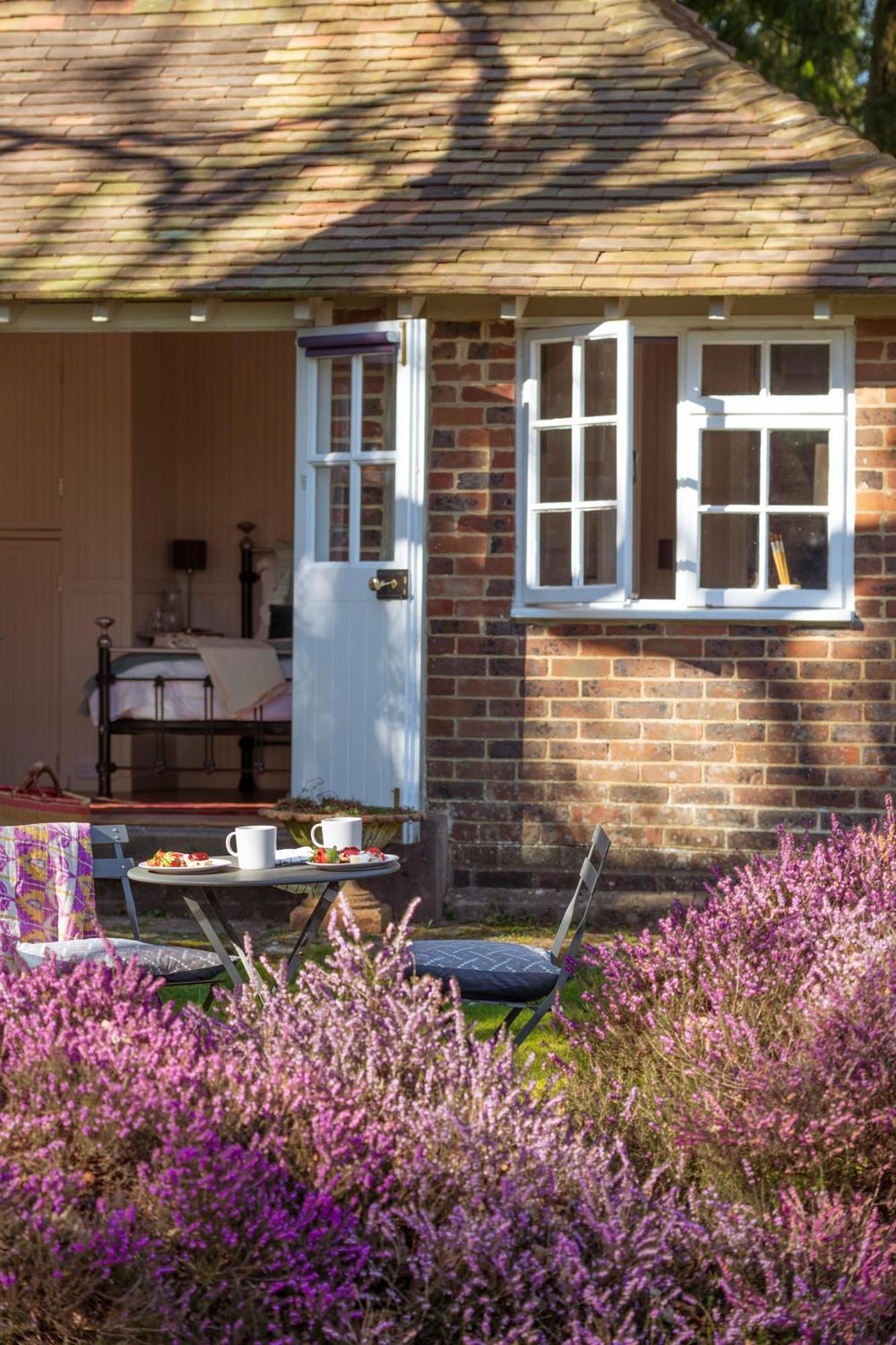 Old Mill Lodge By Huluki Sussex Stays Hurstpierpoint Dış mekan fotoğraf